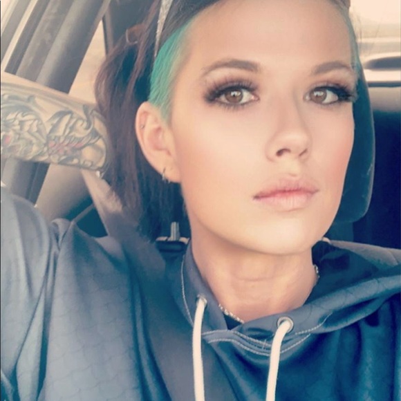 Meet your Posher, Misti - Picture 2 of 4